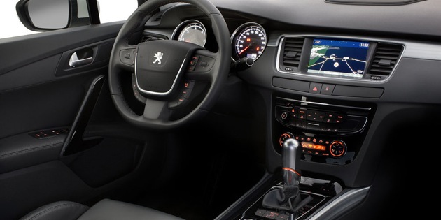 Peugeot-508-volant-boite.jpeg